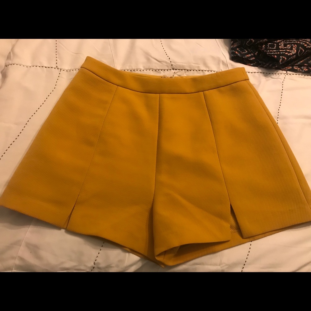 Front slit shorts